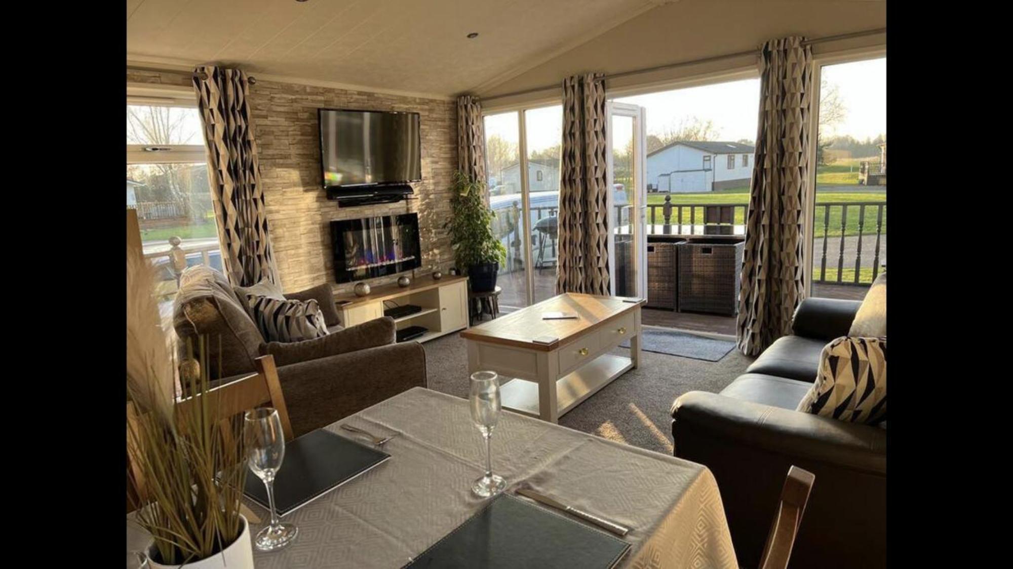 Bumblebee Lodge Tydd St. Giles Exterior photo